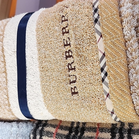 Burberry London Hand towel and Face towel sets - Picture 4 of 5